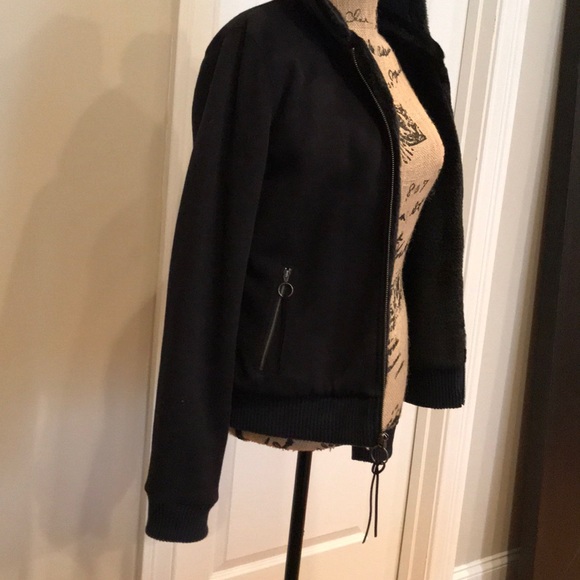 black jacket - Picture 2 of 8